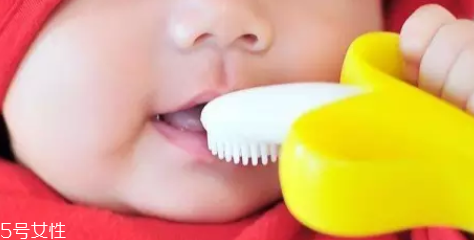 磨牙是因?yàn)槭芰宋?？孩子的心理狀況也會(huì)導(dǎo)致磨牙