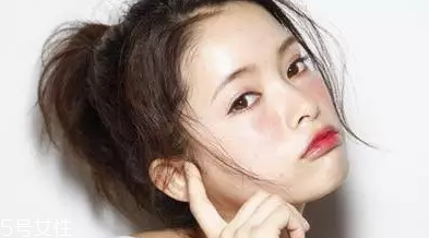 腮紅顏色怎么選？這幾招學(xué)會(huì)一個(gè)就ok