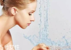 洗臉有白皮怎么回事？洗面奶太強勁