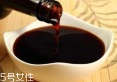 吃深色食物皮膚會變黑嗎？沒有科學(xué)根據(jù)