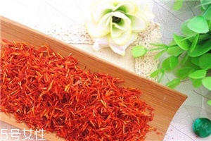 紅花泡腳一次放多少？從小劑量開(kāi)始