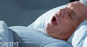 睡覺時(shí)打鼾怎么辦？謹(jǐn)防嚴(yán)重時(shí)猝死
