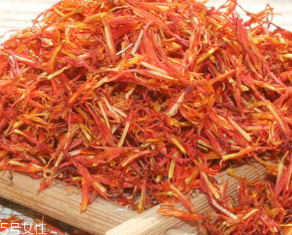 紅花泡腳可以天天泡嗎？建議一周1-2次為宜