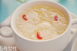 銀耳蓮子湯什么時(shí)候喝最好？時(shí)間上有講究
