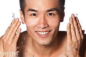 男士護(hù)膚品有什么特別之處？男性出油是女性的2倍