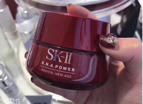 sk2大紅瓶面霜與百優(yōu)面霜哪個好？sk2大紅瓶屬于貴婦面霜