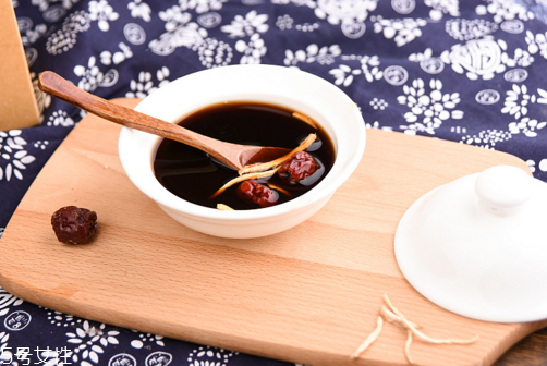 紅糖顏色越深越好嗎？黑糖姜茶和紅糖姜茶哪個好？
