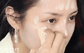 妝前乳主要成分是什么？是硅靈讓臉滑滑的
