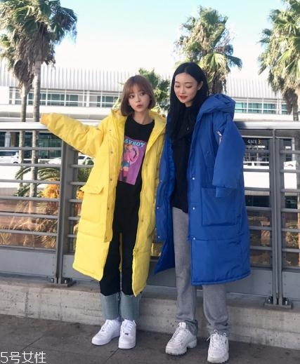 藍(lán)色羽絨服怎么搭配？打破冬日的沉悶感