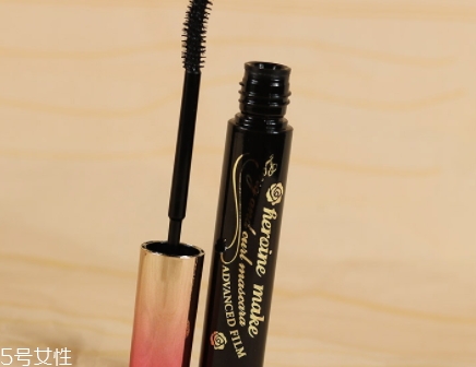 睫毛膏和種睫毛哪個(gè)好？