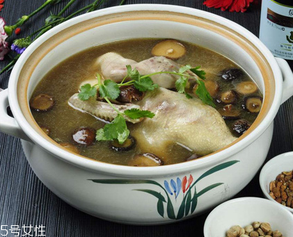 冬天喝雞湯還是鴨湯？雞湯和鴨湯各有優(yōu)點(diǎn)