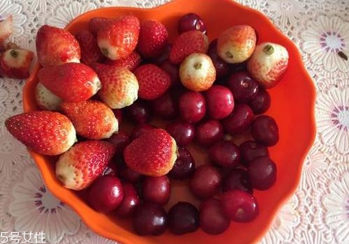草莓和蘋果可以一起吃嗎？并沒與什么沖突