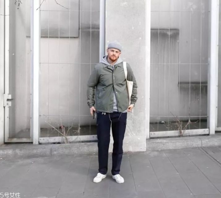 男生極簡風穿搭圖片 基礎(chǔ)色穿衣搭配