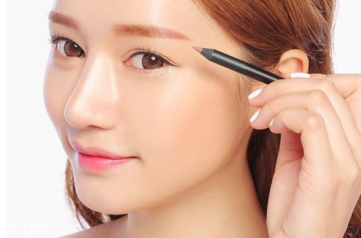 內(nèi)眼線會(huì)傷眼睛嗎？九種可愛的眼線畫法