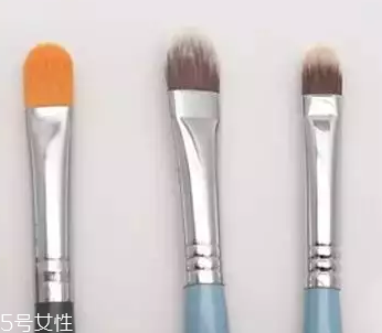 粉底先還是遮瑕先？最好先用粉底液