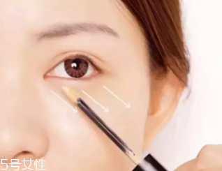 粉底先還是遮瑕先？最好先用粉底液