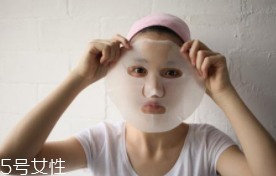 面膜燙一燙再敷可以嗎？會(huì)破壞精華成分
