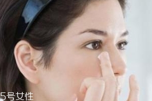 眼霜不可以來(lái)回涂抹嗎？這樣不如不涂