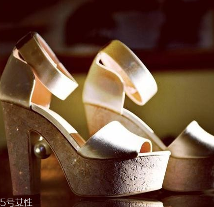 nicholas kirkwood是哪個(gè)國家的牌子？把優(yōu)雅穿在腳上