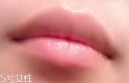 潤唇膏能用手涂嗎？效果不好還不衛(wèi)生