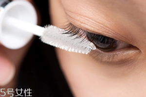 睫毛增長(zhǎng)液會(huì)反彈嗎？害怕重新變短
