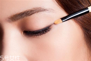 眼線(xiàn)怎么不暈妝？睫毛膏和眼線(xiàn)的正確畫(huà)法