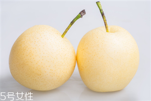 睡覺(jué)前多久吃梨比較好？睡覺(jué)前吃梨有什么好處？