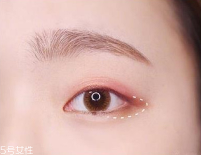 適合畫桃花妝的眼影有哪些？單眼皮桃花妝畫法步驟