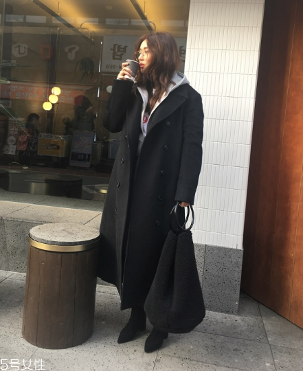 雙排扣大衣怎么搭配？塑造干練女人味