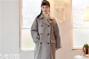 雙排扣大衣怎么搭配？塑造干練女人味
