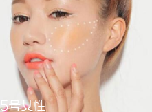 腮紅先還是散粉先？粉狀腮紅用在散粉之后