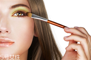 眼影怎么畫會自然好看？眼影顏色這樣搭配最好看