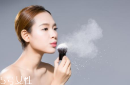 蜜粉可以用在唇部嗎？蜜粉可打造霧面雙唇