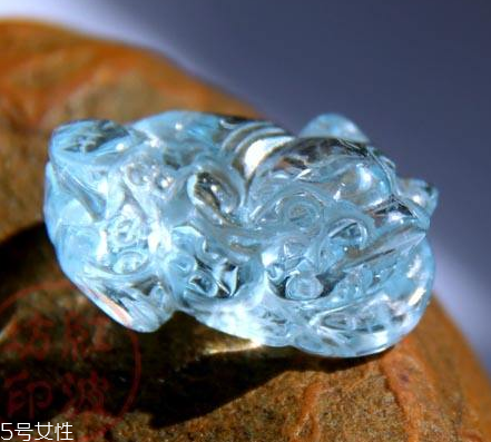 海藍(lán)寶是什么材質(zhì)？別再冤枉它是水晶了