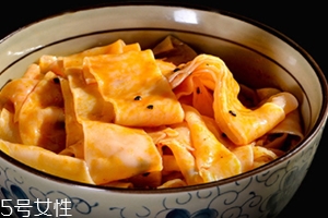 阿寬四川鋪蓋面好吃嗎？真實的試吃體驗