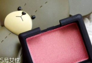 腮紅碎了該怎么解救？這4步變廢為寶
