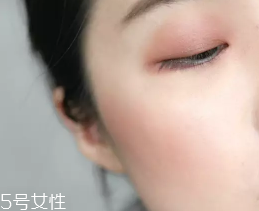 胭脂粉和腮紅膏哪個(gè)更好上色？胭脂粉適合油皮