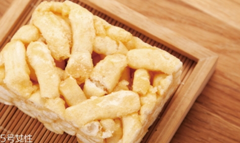 沙琪瑪產(chǎn)婦可以吃嗎？哺乳期吃東西要注意