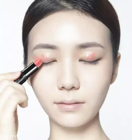 眼影怎么畫會自然好看？眼影顏色這樣搭配最好看