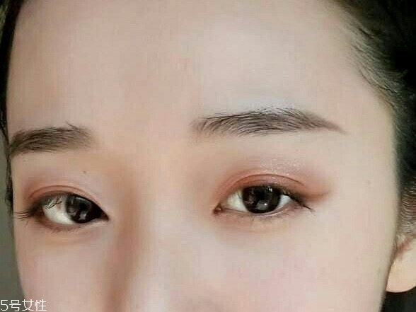 hold live眼影好用嗎？顯色度超贊