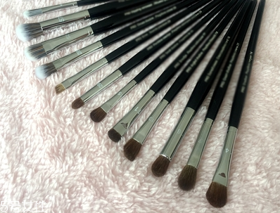 眼影刷和眼影棒哪個(gè)值得買？眼影刷水貂毛最好