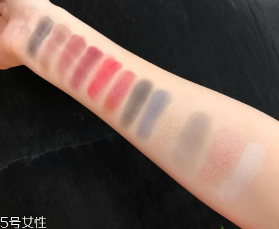 zoeva眼影多少錢？zoeva queens guard眼影盤試色