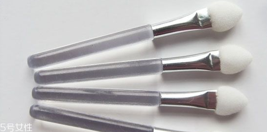 眼影刷和眼影棒哪個(gè)值得買？眼影刷水貂毛最好