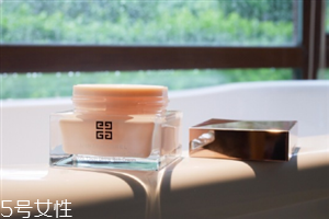 紀(jì)梵希少女面霜適合多大年齡？還你一個少女肌