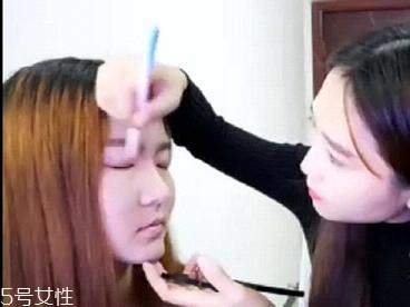 內(nèi)雙怎么畫眼線？內(nèi)雙眼皮畫眼妝技巧