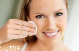 卸妝油哪種成分最好？3種類型任君挑選