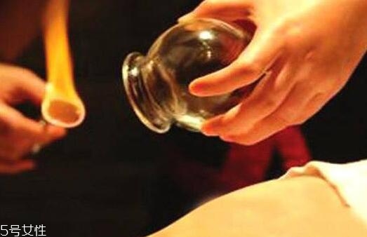 拔罐后身上后背持續(xù)發(fā)癢怎么回事？體內(nèi)風邪是主因