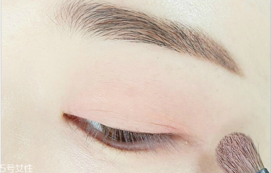 西柚色眼影怎么畫？教你畫高冷女神妝容