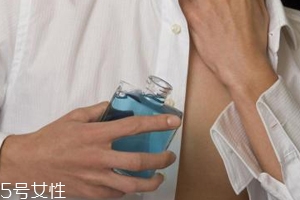 男士香水什么時候噴最好？出門前二十分鐘