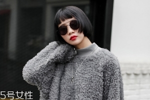 冬天衛(wèi)衣怎么穿更時(shí)髦？小心機(jī)教你把衛(wèi)衣穿出時(shí)尚感